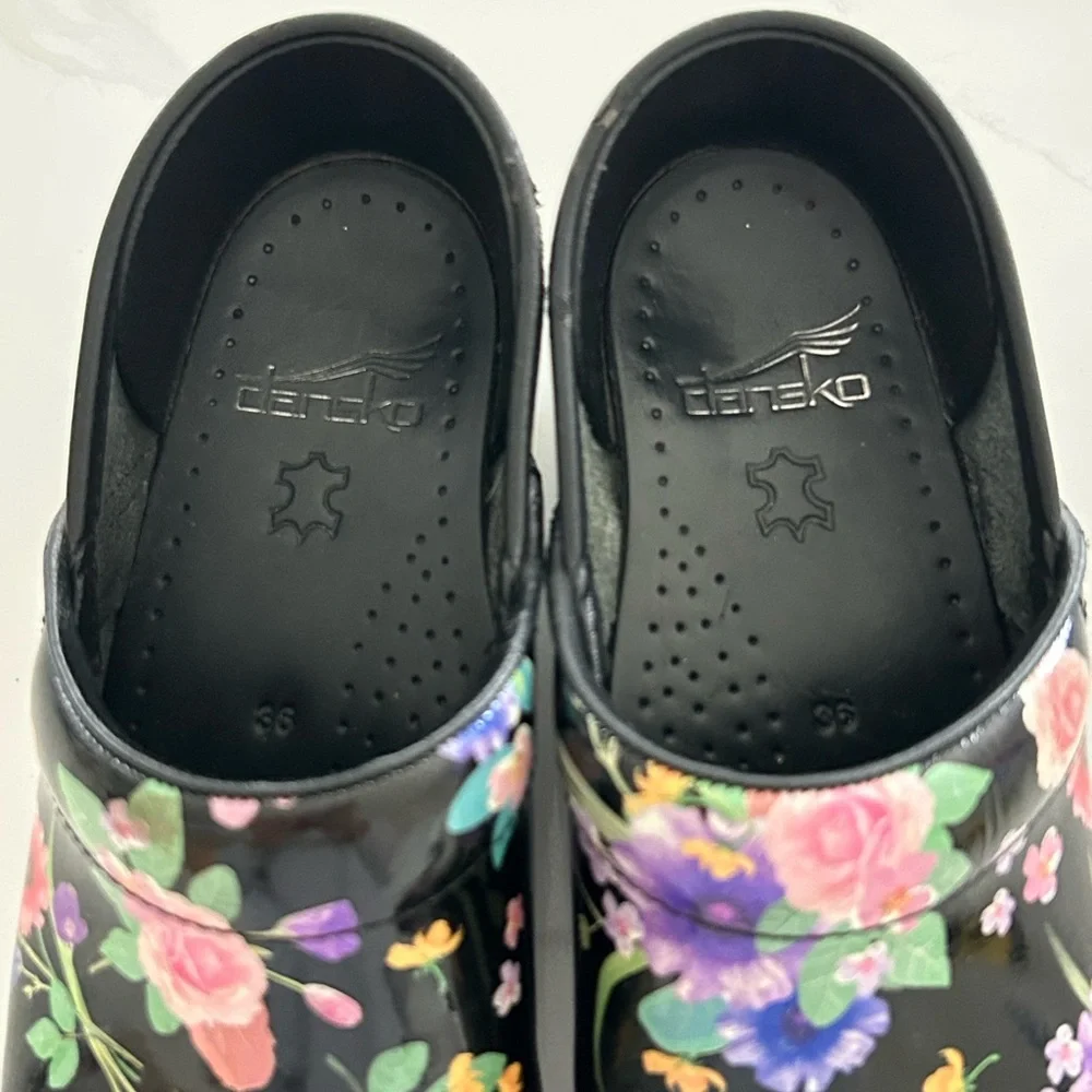 Dansko Black Multicolor Floral Garden Print Patent Leather Clogs Size 36 6 - Picture 2 of 8